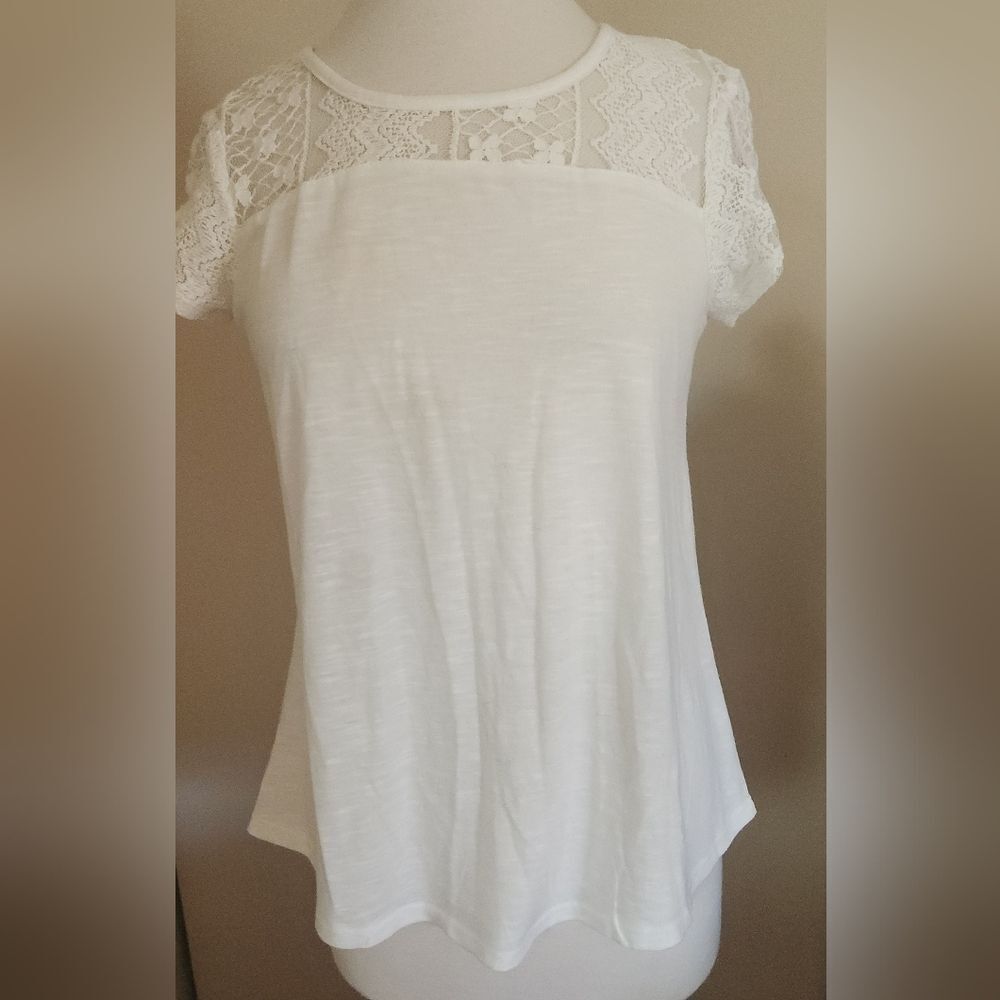 No Boundaries pretty white knit lace and yoke back short sleeved t shirt Sz Lg